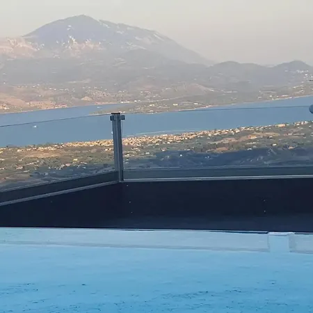 Aliki's By An Infinity Pool Apartmán Lixouri
